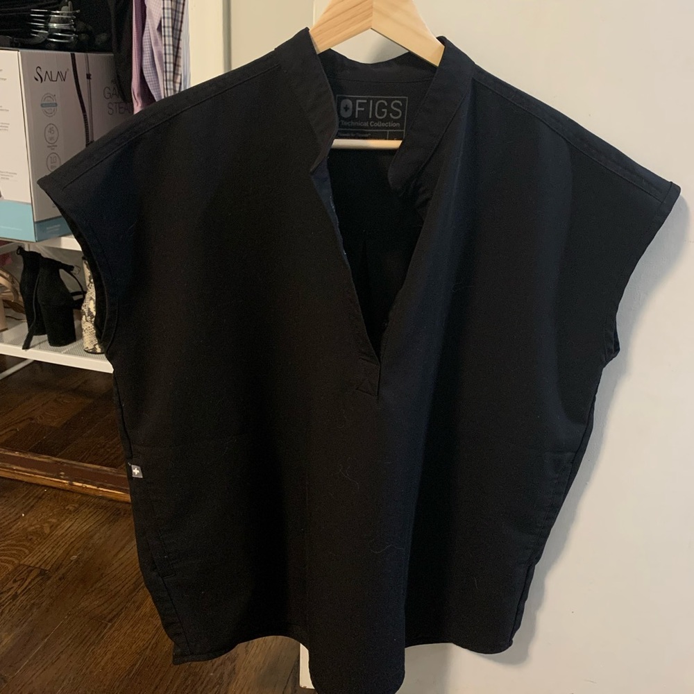 Black Rafaela oversized FIGS scrub top - small